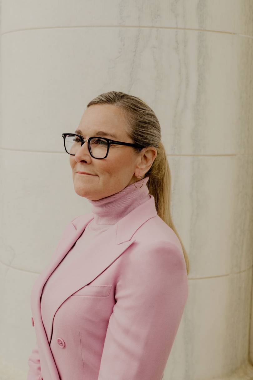 apple"s angela ahrendts on re-energising retail_suzy menkes专栏