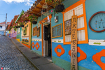 哥伦比亚小镇瓜塔佩：一个让快门停不下来的彩色世界 