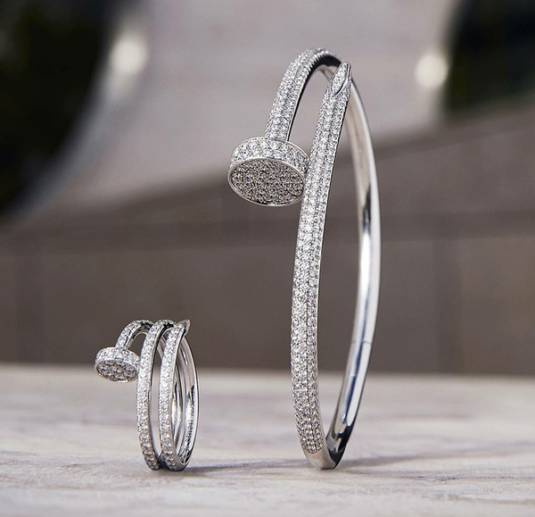 伟德国际卡地亚love手镯多少钱？卡地亚手镯价格贵吗？