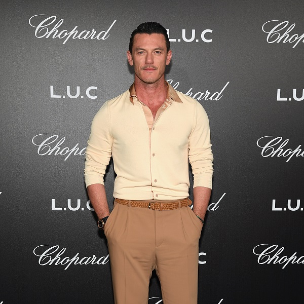 bottega veneta 英国男演员卢克·伊万斯(luke evans)出席chopard