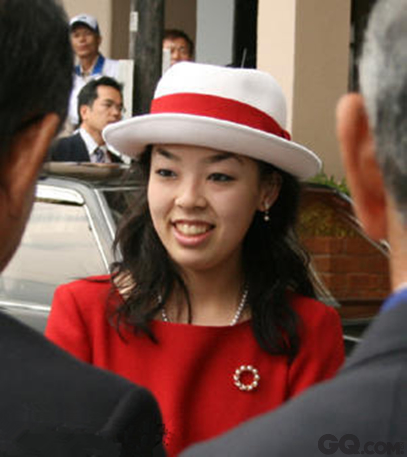 宽仁亲王二女儿瑶子，生于1983年10月25日，毕业于学习院女子大学国际文化交流学部日本文化学科。自小学习剑道，现为剑道三段。