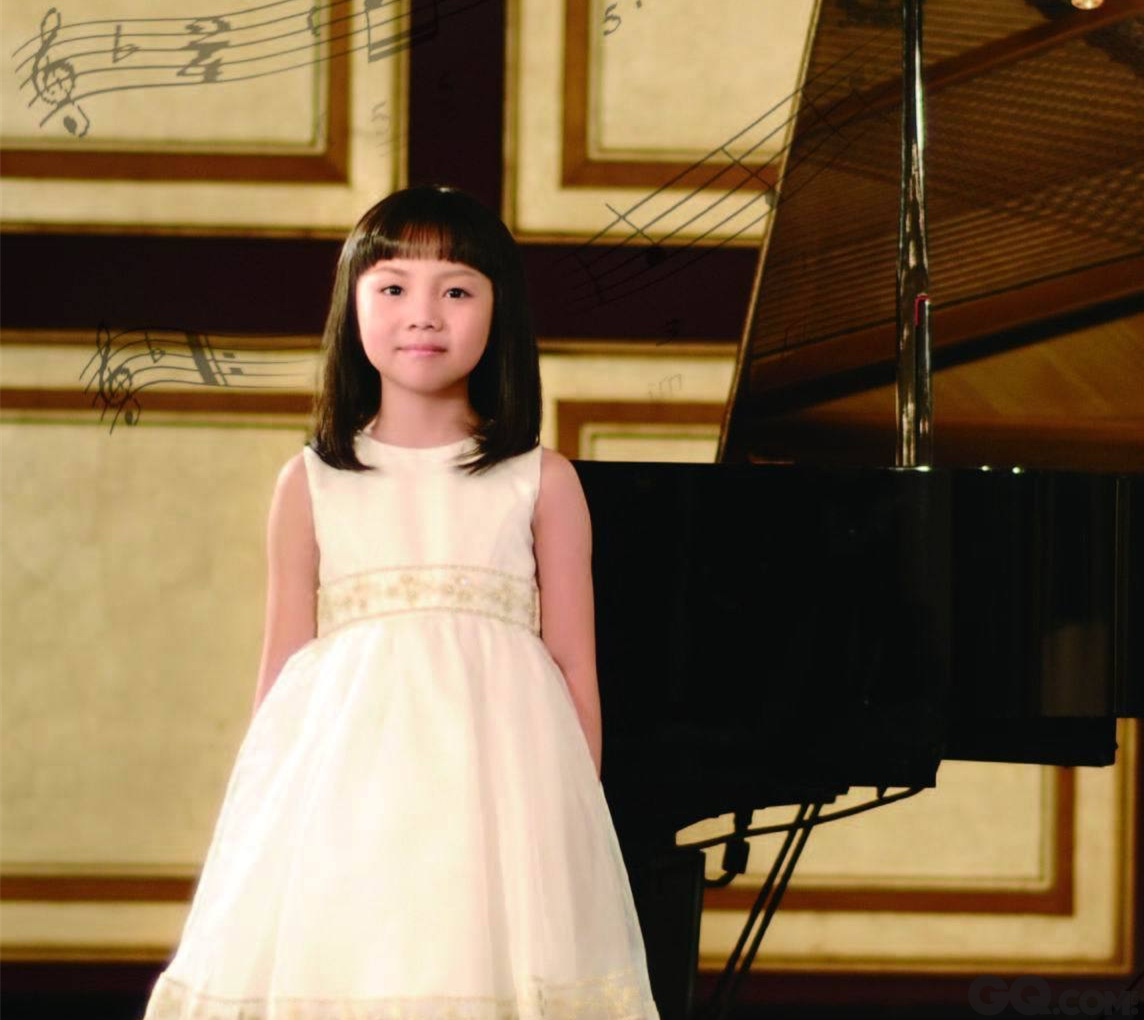2008年8月8日晚举行的北京奥运会开幕式上，当时年仅7岁的杨沛宜以甜美、可人的天籁之音演唱的《歌唱祖国》震撼了数十亿观众的心，因此在2008中国娇子新锐榜盛大的颁奖典礼上，杨沛宜获得“2008年最美的声音”的称号，2009年，年仅8岁的杨沛宜签约华人地区最大的唱片公司——金牌大风，成为陶喆、张惠妹、许巍、胡歌等艺人的同门师妹，同年9月，发行首张个人专辑(EP)，同年10月2日，杨沛宜在香港红磡体育馆参加“香港同胞庆祝中华人民共和国成立60周年文艺晚会”与香港著名歌手张学友、著名音乐家高世章以及著名小提琴家姚珏合作表演由温家宝的《仰望星空》改编的歌曲，获得空前成功。