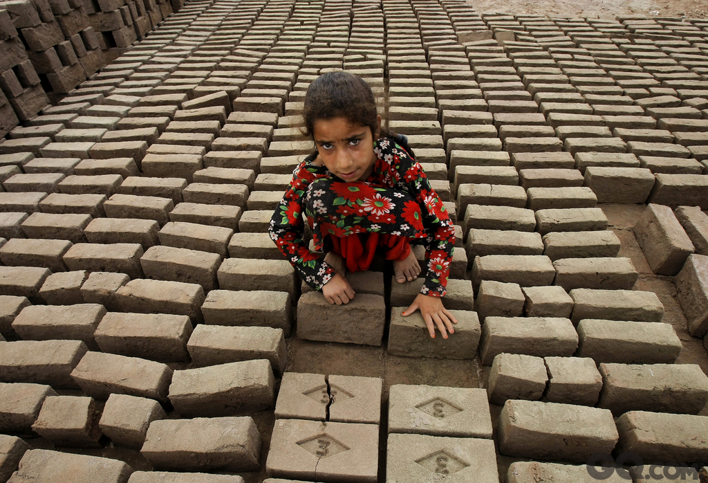 巴基斯坦白沙瓦，巴基斯坦砖厂里的童工Azmata。  