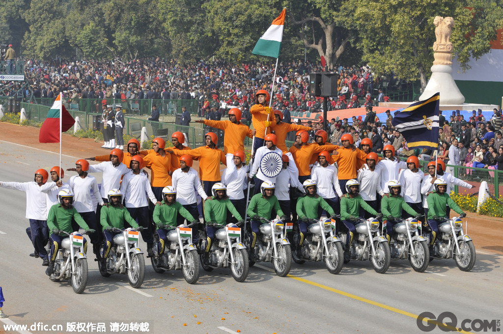 印度新德里，士兵参加印度国庆日阅兵彩排。  
