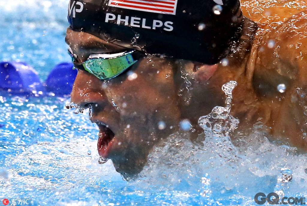 此前，4金到手后，菲尔普斯迎来自己的主项100米蝶泳，然而泳坛传奇的不败金身终于在这场“最在意”的比赛中被破。21岁的新加坡小伙斯库林以破奥运会纪录的成绩战胜了菲尔普斯。
