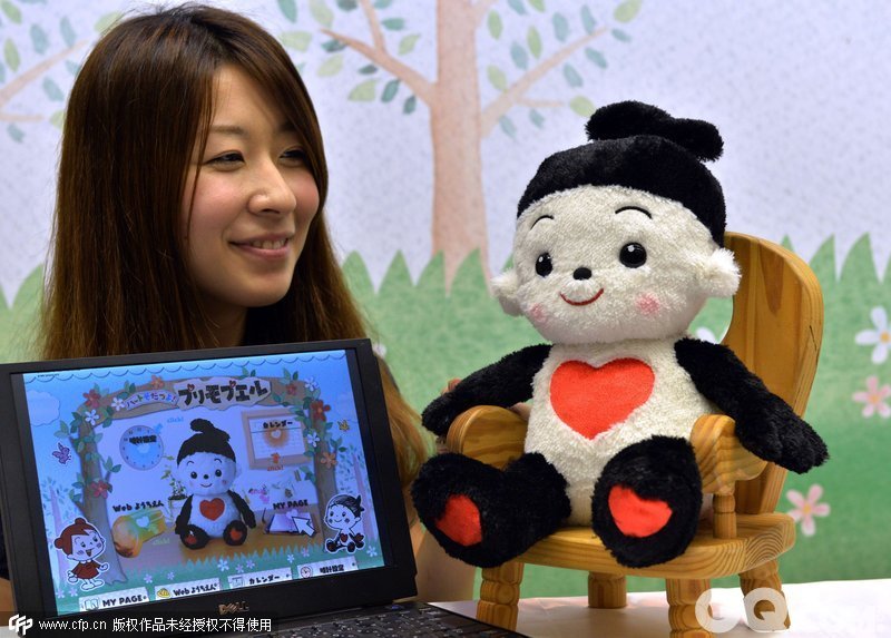 当地时间2013年11月11日，日本东京，电子制造商日本电气公司发布新款“通信机器人”。这款24厘米高的智能机器人将在明年1月份对外出租。