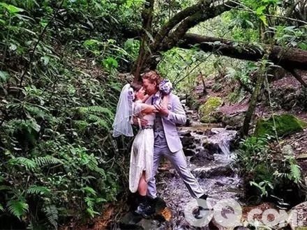他们第二场婚礼也安排在哥伦比亚著名的绿荫中。
