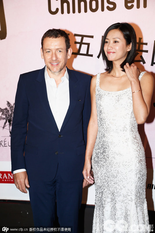 当地时间5月11日，徐静蕾出席第五届法国中国电影节开幕式，身着白色亮片礼服的老徐显得端庄婉约，丹尼•伯恩亦现身助阵。