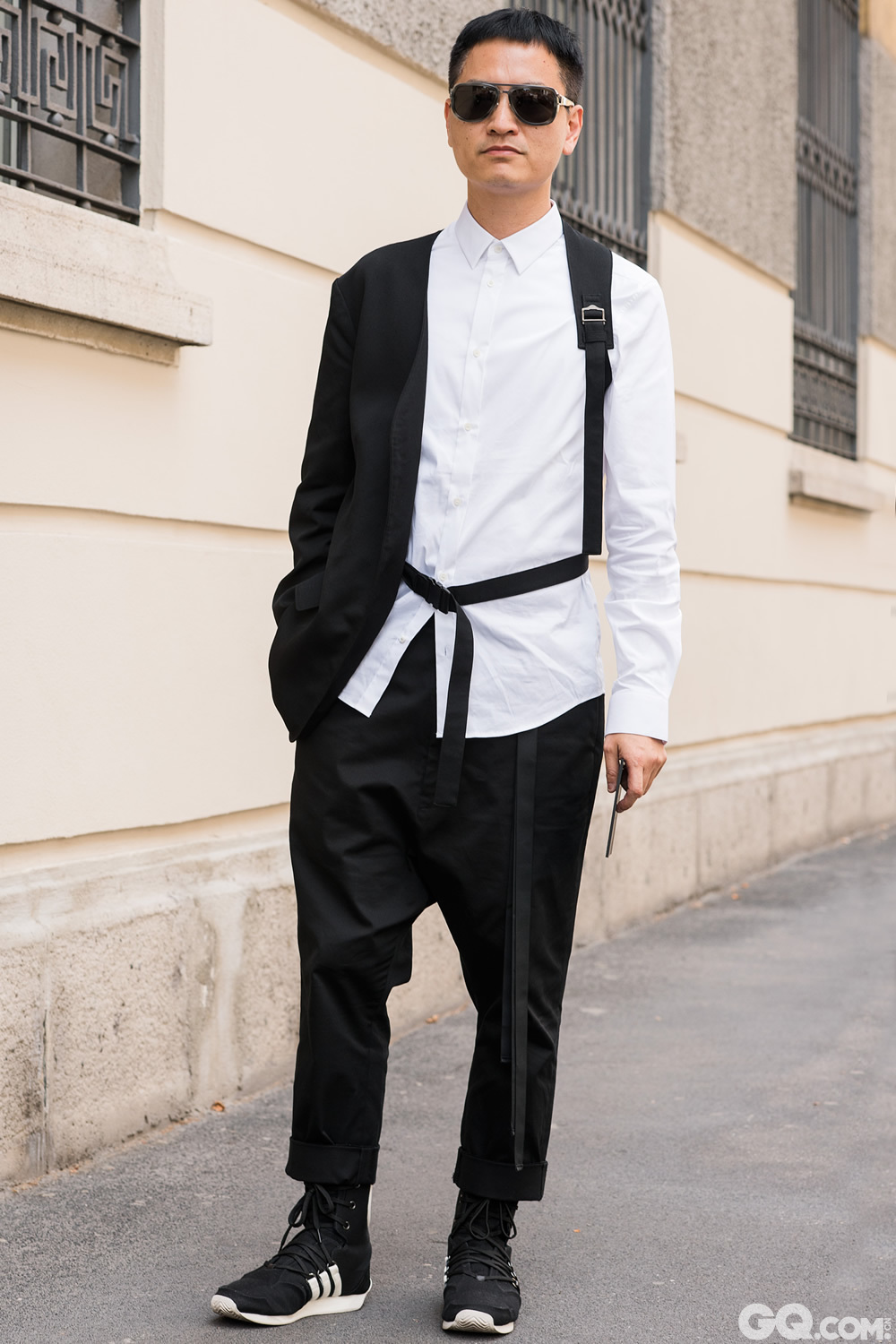 Franky
Jacket: GGL Motor Jacket
Suit: COS
Pants: Glame White
Sunglasses: Hellen Mck

Inspiration: Color Black and white
（黑白色系）