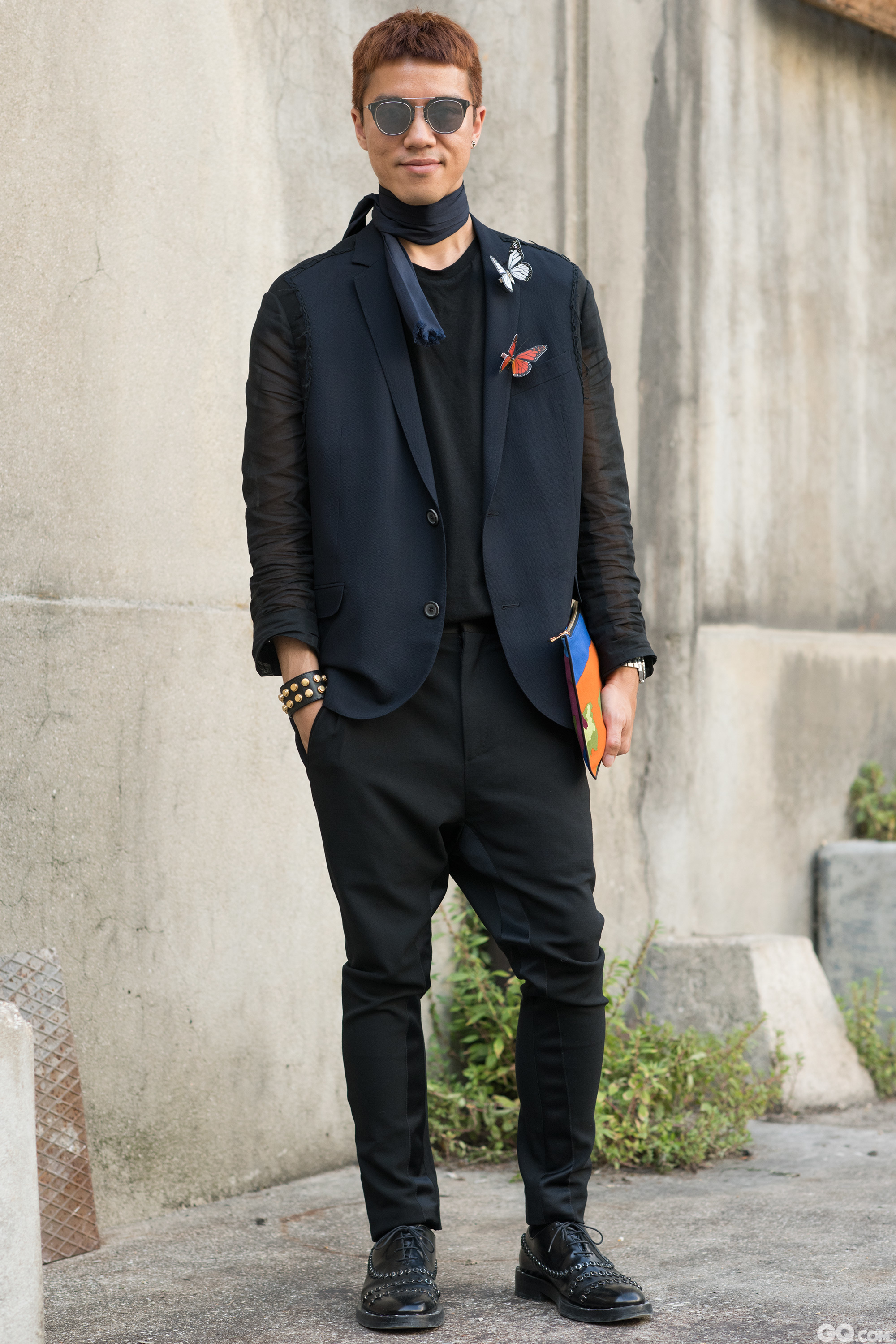 Sunglasses: Dior Homme
Jacket: Lanvin
Scarf: Lanvin
Broche: V&A museum 
Pants: Haider Ackerman 
Shoes: Lanvin
Portfolio: Loewe
Bracelet:  Saint Laurent 

Inspiration: I combined Rock&Roll elements with romanticism  
（我把摇滚元素和浪漫感觉结合了起来）