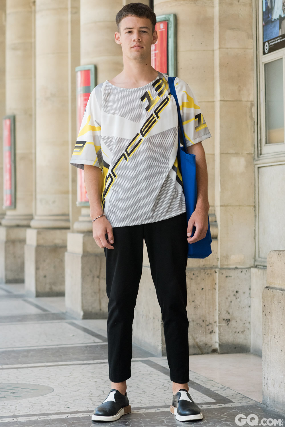 Hugo
Shirt: Etudes Studio
Trousers: COS
Shoes: Moby
Bag: Etudes Studio

Inspiration: I am French and I like Etudes Studio a lot. Today they are showing and therefor they inspired me. 
（我是法国人，非常喜欢Etudes Studio，今天是他们的秀也恰好赋予了我灵感。）