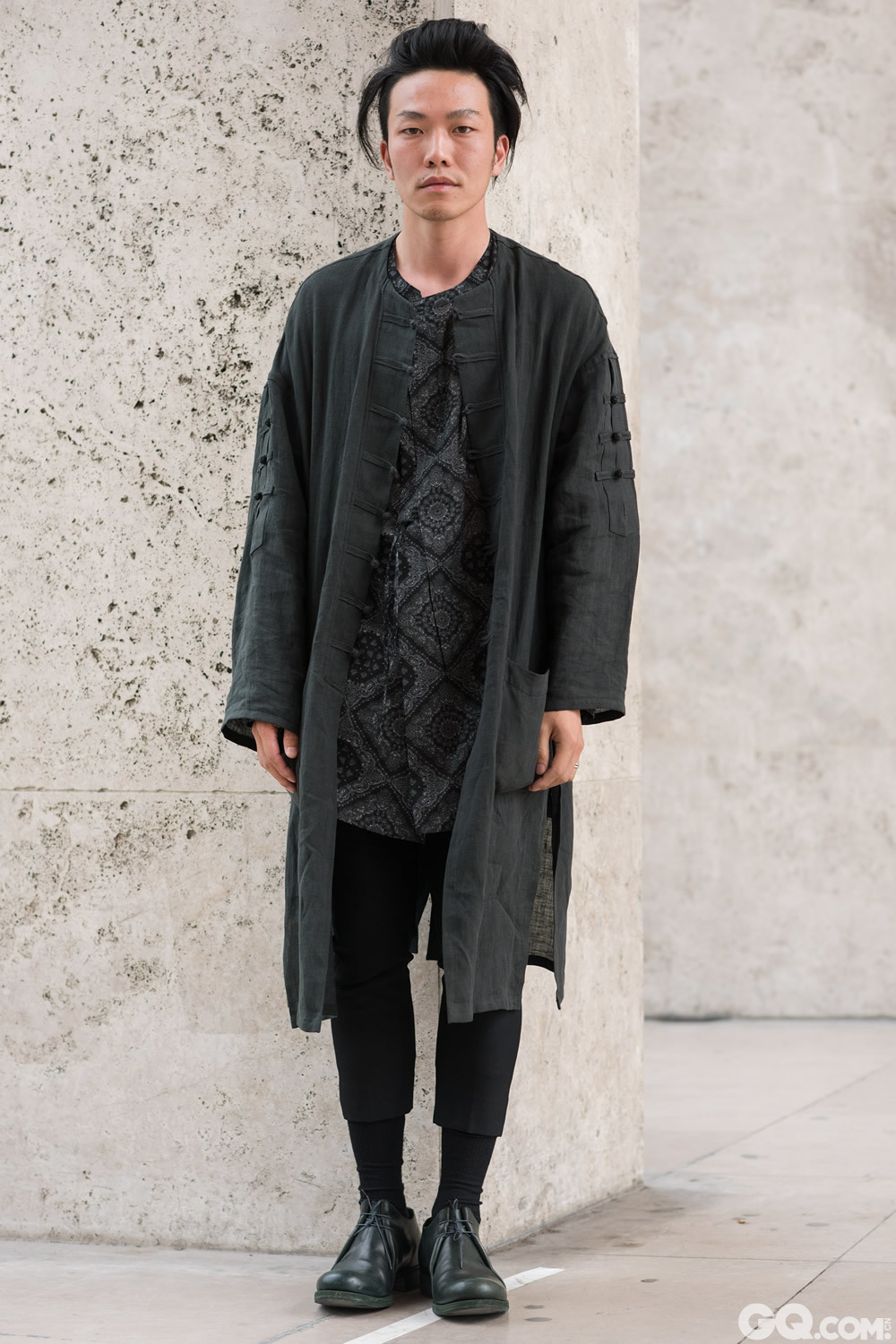 Wei
Jacket:  Yoji Yamamoto 
Shirt: Yogi Yamamoto
Pants: Rag and bone
Shoes: M.A. cross

Inspiration: Dark floral in a summerish way
（以夏天的方式盛开的暗黑印花）