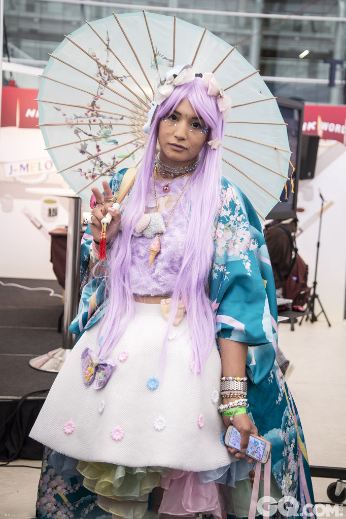 当地时间2015年7月11日，英国最大的日本文化展Hyper Japan在伦敦举行，参展的动漫粉们打扮成日本动画及电脑游戏中的角色大玩cosplay。