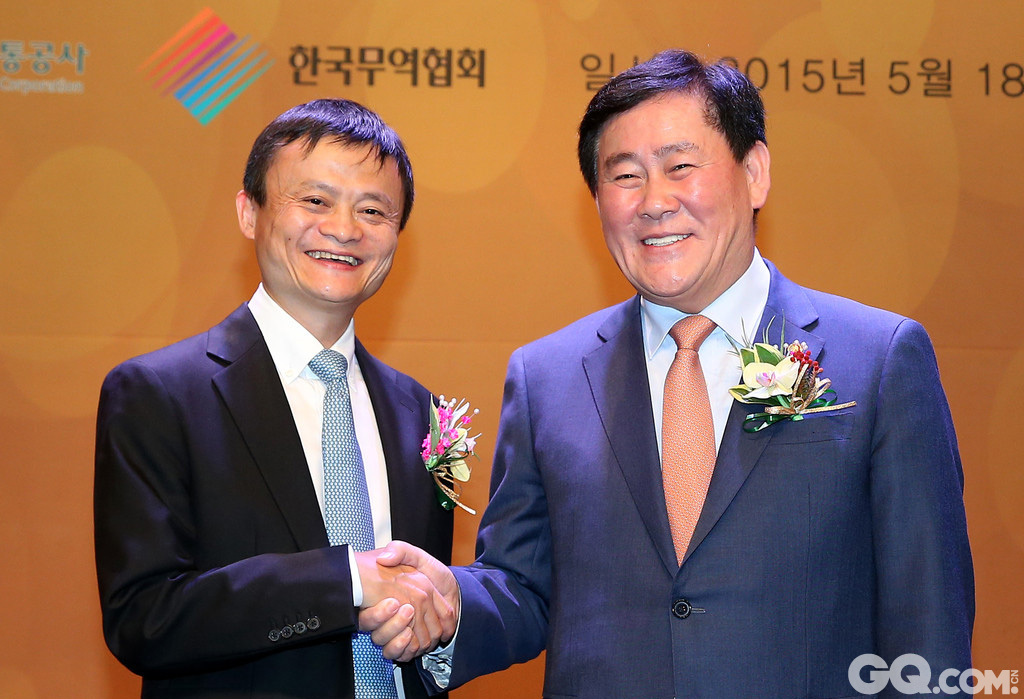当地时间2015年5月18日，韩国首尔，中国电商巨头阿里巴巴总裁马云在位于首尔良才洞的aT中心（韩国农水产食品流通公社）出席阿里巴巴天猫商城韩国馆开馆仪式。