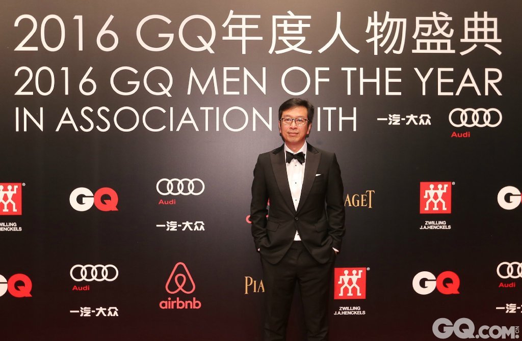 侯鸿亮出席2016GQ年度人物盛典。