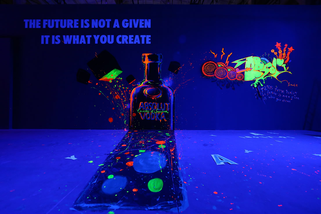 绝对伏特加创变现在“黑盒盛典”——用色彩主宰你的未来
