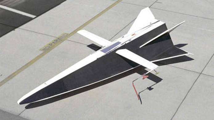 1969 年由美国 NASA 太空总署所制造的飞行器。NASA Hyper III其实是为研发更高级机种所生产的低价的雏型机。是不是有点像纸飞机？
机身长度：9.75 m
翼展：4.57 m
最高时速：277 km/h
重量：431 kg
