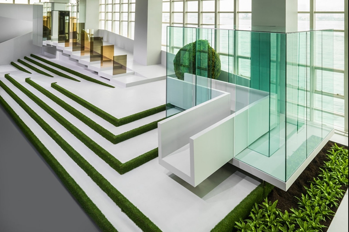 为庆祝COS 于亚洲逐步扩展，品牌特意于香港举行2015 秋冬系列预展。国际知名建筑师André Fu 及其工作室AFSO将把中环4号码头将打造成独一无二的空间装置，展现品牌新一季的设计。