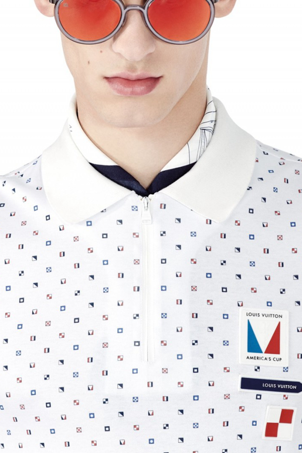 Louis Vuitton作为第35届美洲杯的官方冠名合作伙伴，将法国时尚带入运动赛事。奢华的时尚加入运动的元素，除了服装，更有很多独具特色的配饰。经典的红白蓝运动三色的组合，让人提前感受到了运动的热情。