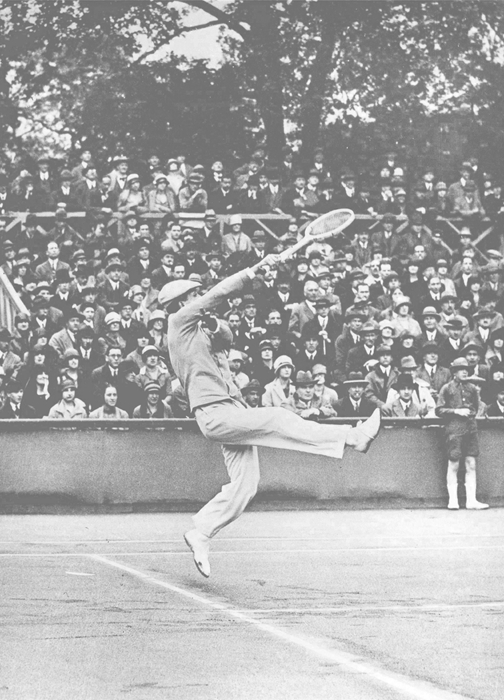 随着夏日的到来，举世瞩目的罗兰·加洛斯（Roland Garros），早已点燃了全球网球爱好者的无限热情。而LACOSTE也再度延续与法网长达40多年的合作，旨在向成千上万的人们展现法兰西优雅缤纷的景致。