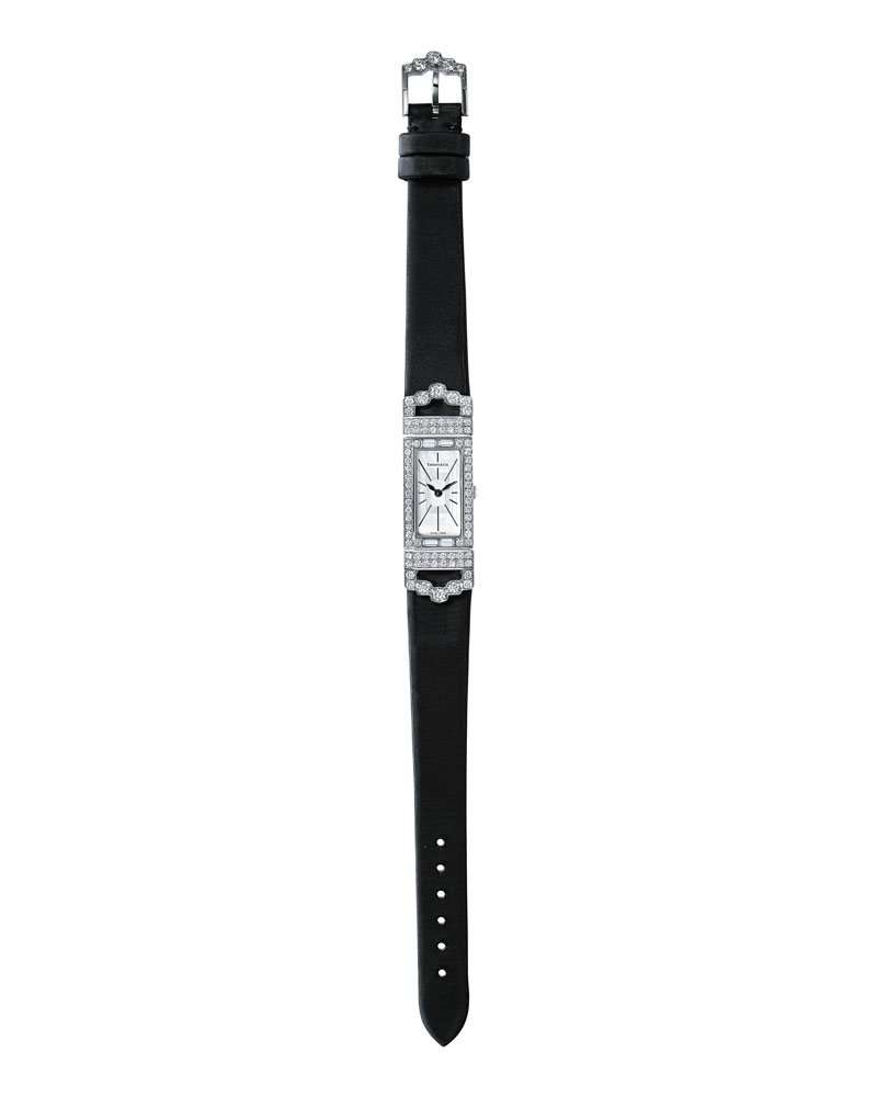 刘雯佩戴Tiffany & Co.蒂芙尼 18K白金镶钻腕表，黑色绸缎表带