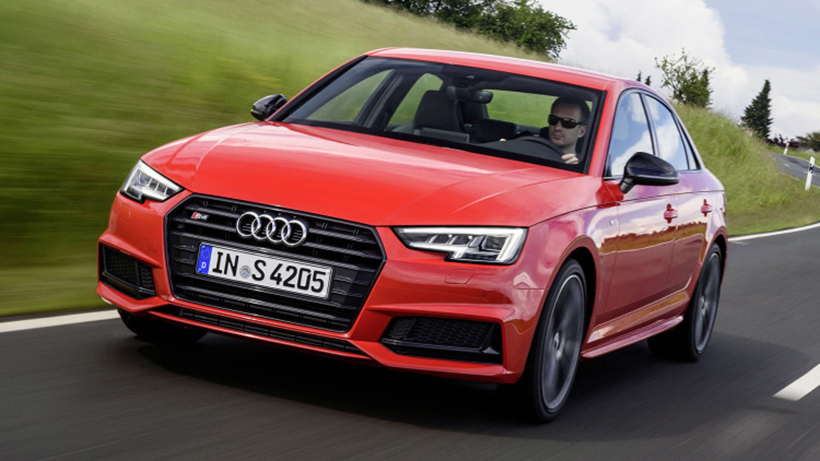 奥迪s4为a4系列的高级车型,延续着家族的运动传统,采用了一系列最新