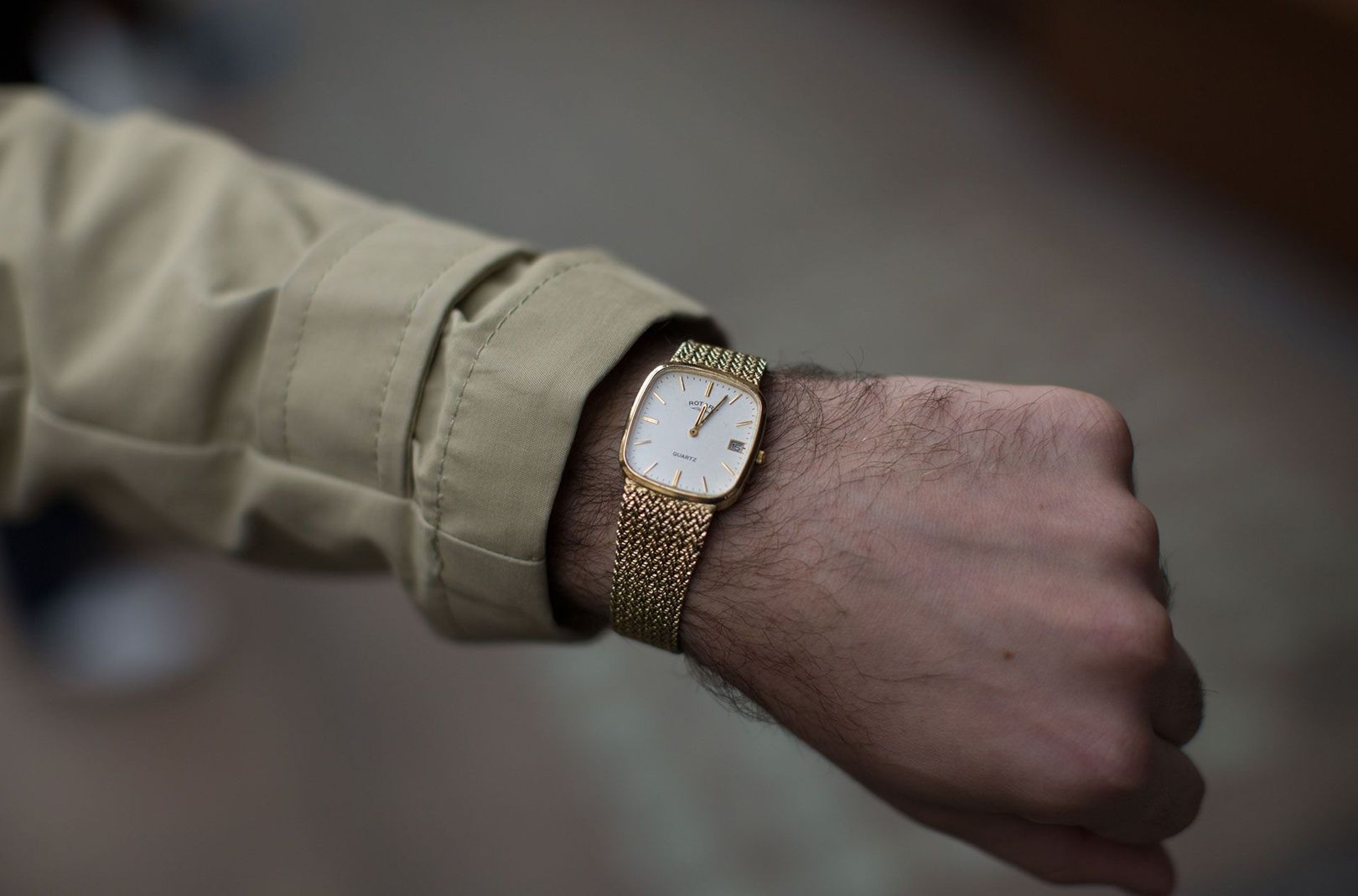Tom, 24
我花30在eBay上买的，它现在看起来更像一块蛮时尚的腕表，我戴着它今天去面试了。