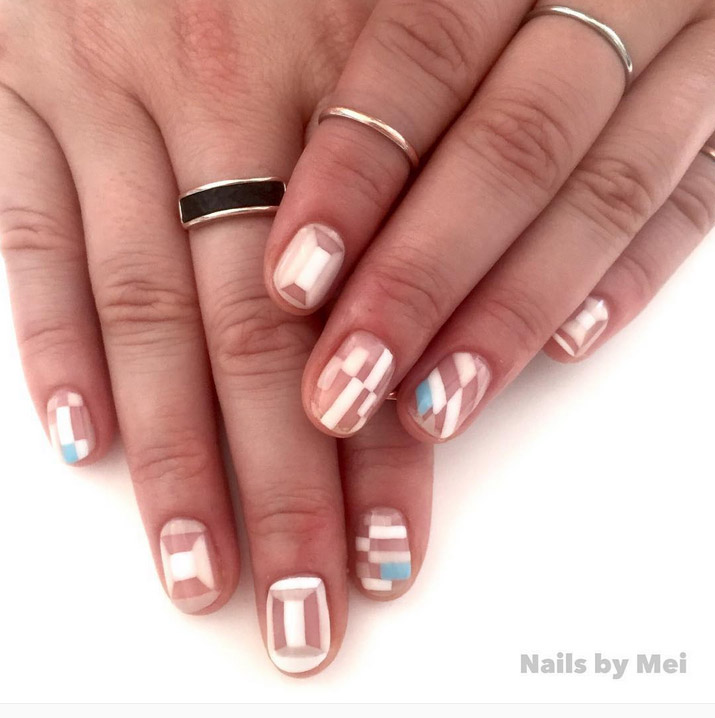 【新潮彩妆】夏天的时髦美甲 有线条和色块就够了!