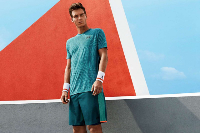 网球明星Tomas Berdych与H&M再次联手演绎时尚运动系列，展示着五颜六色具有活力的服装。H&M最近的服装趋势，就是明亮的色彩，加之左胸前的LOGO，再搭配以腕带、球袜，从细节上张扬着运动的活力。