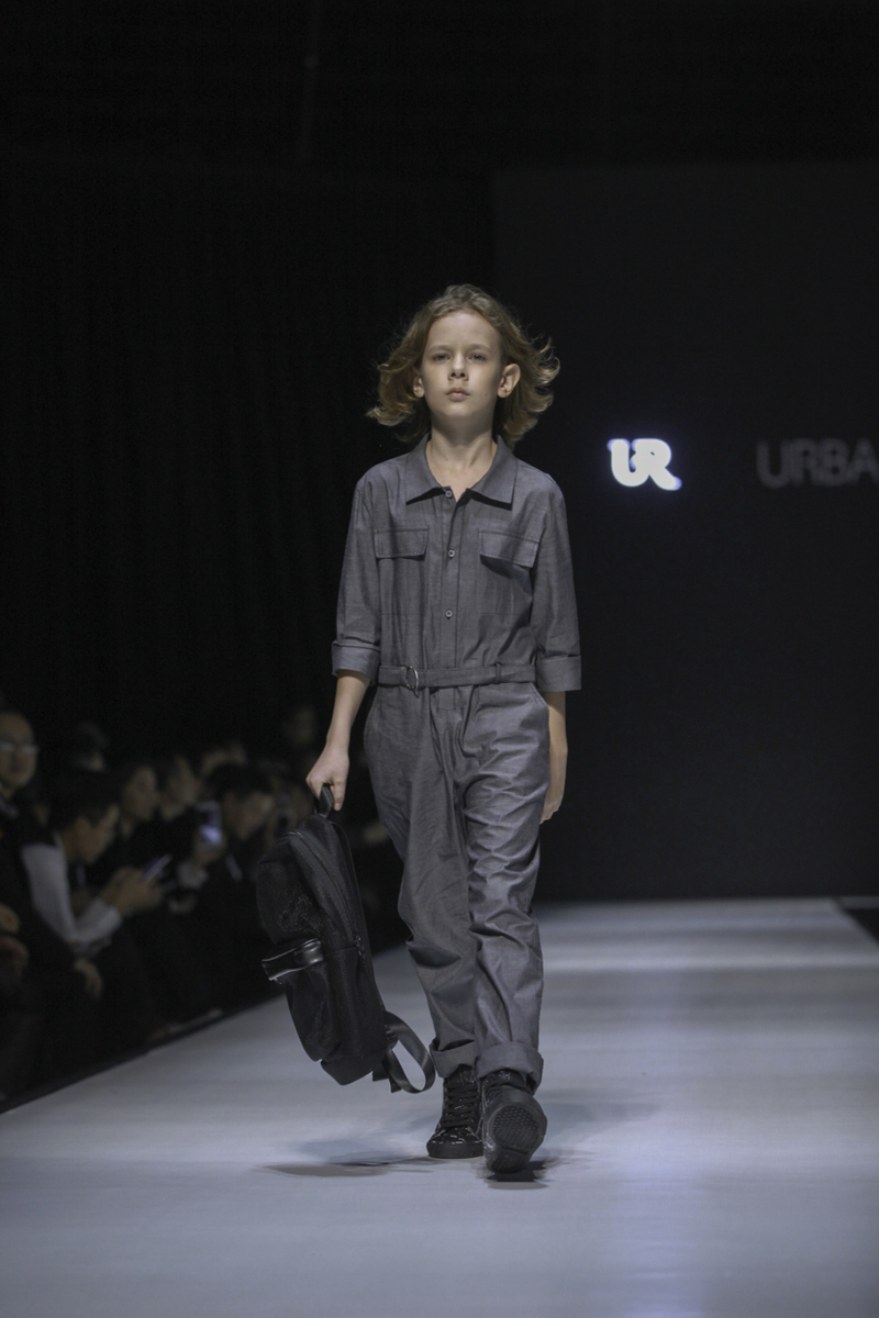 ur十年 玩味佳绩 ur十周年庆典暨2017春夏时装新品发布