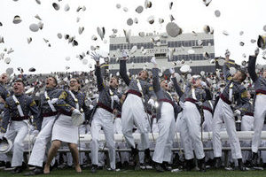 西点军校举行毕业典礼 看美国大兵最美一瞬