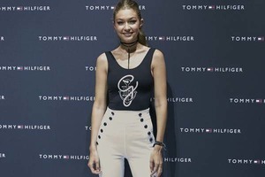 Gigi Hadid在ZALANDO的BREAD & BUTTER 宣布TOMMY X GIGI套装系列发布