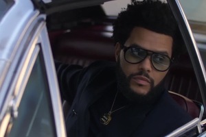 威肯 (The Weeknd) 手不释卷地阅览 GQ，直至灯光全都熄灭