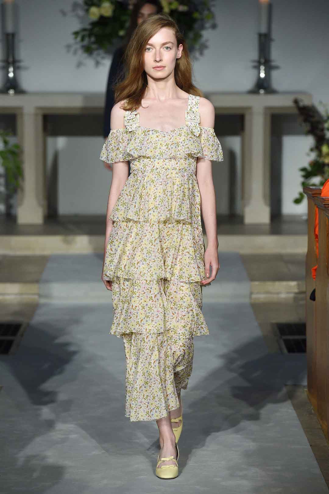 万年icon alexa chung在经过跟ag jeans,maje,marks & spencer等品牌