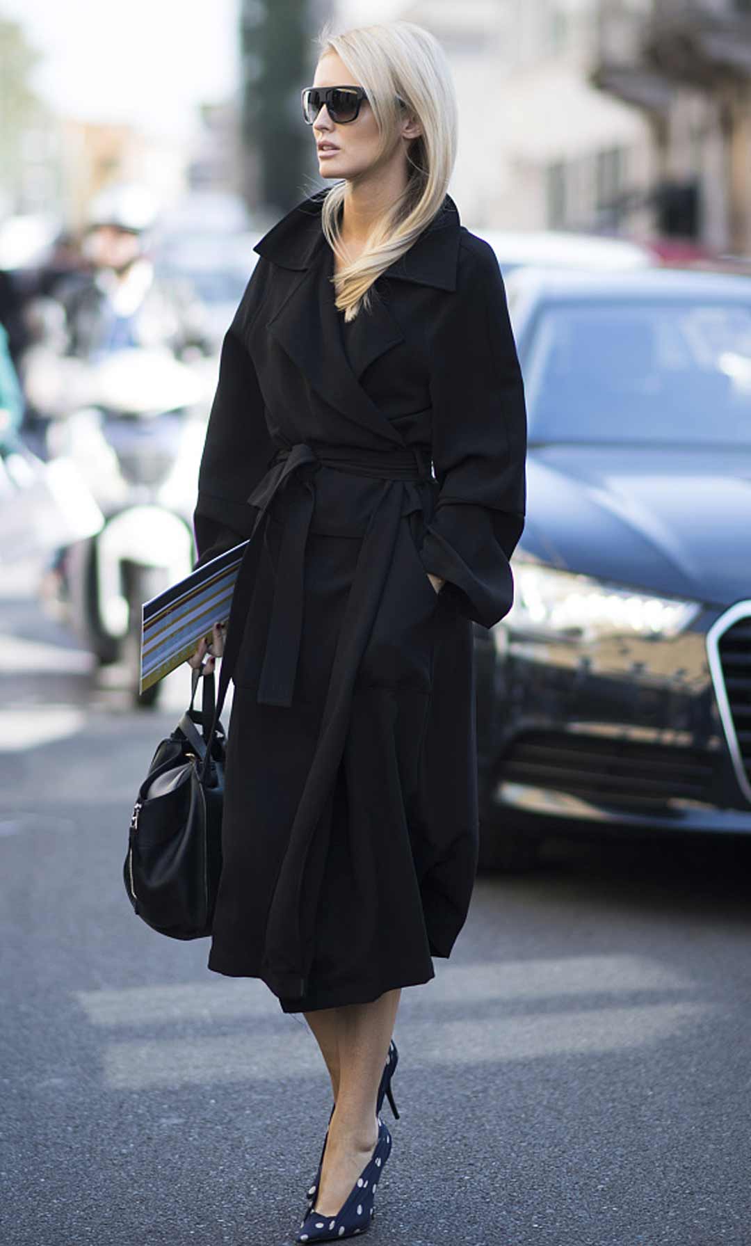 所以为什么光腿穿大衣好看,因为线条纤细.