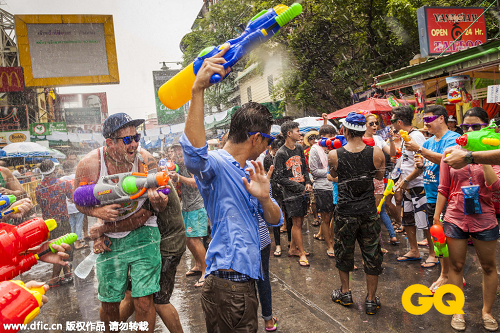 在泰国，来一场鲜嫩多汁的湿身狂欢