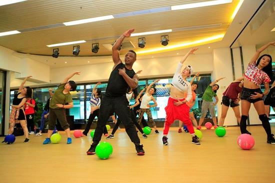 宝力豪健身请来好莱坞明星私人导师 发布“篮球街舞”新课程