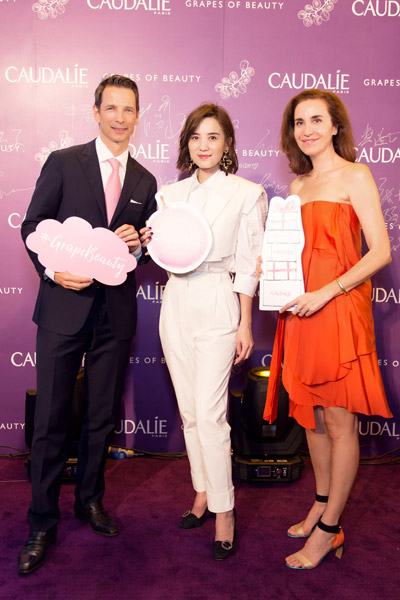 欧缇丽创始人贝特朗夫妇与欧缇丽中华区品牌代言人——著名演员宋佳,"