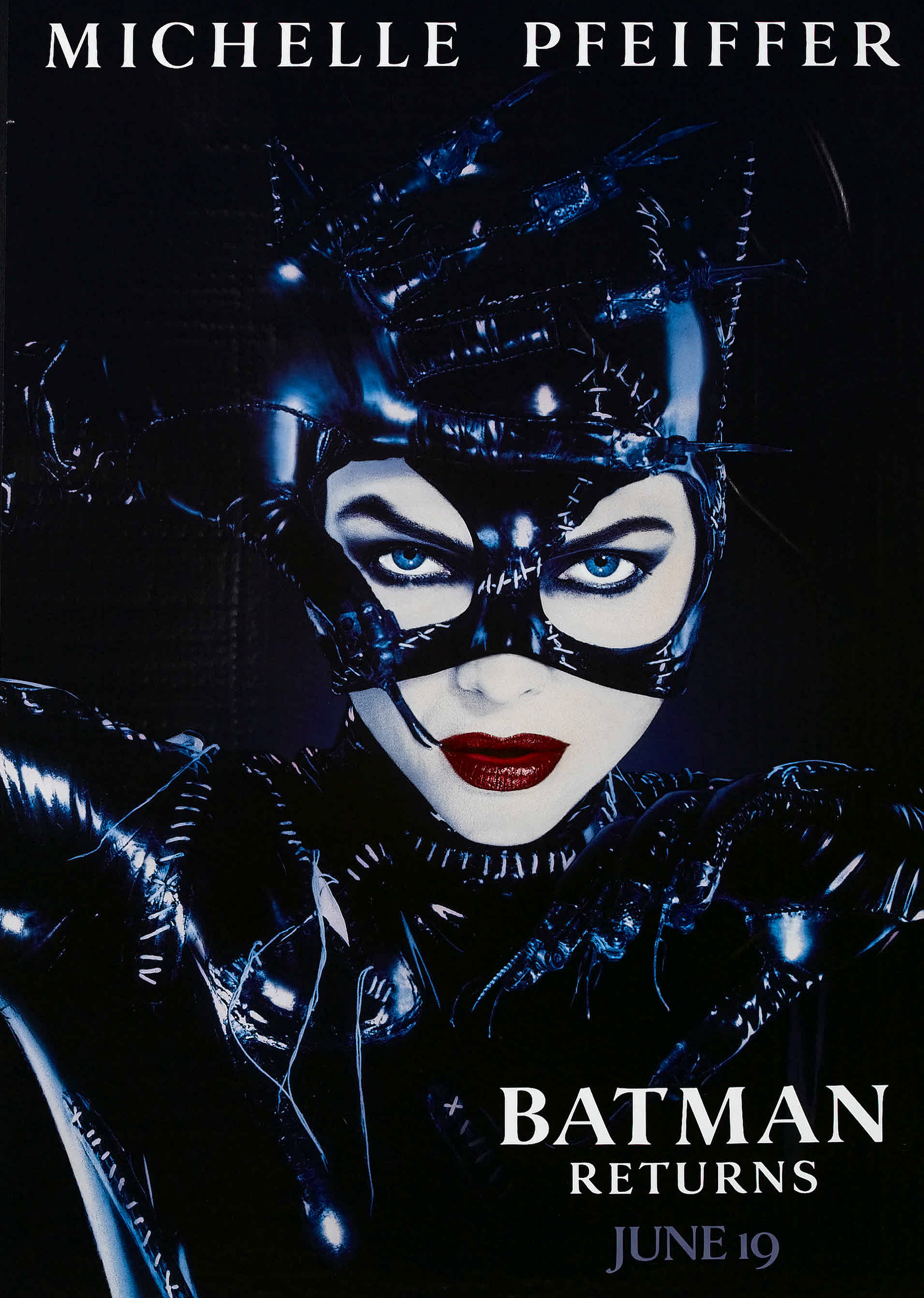 1992年的这版《蝙蝠侠归来》由蒂姆·波顿执导,可以想见那种哥特,黑暗