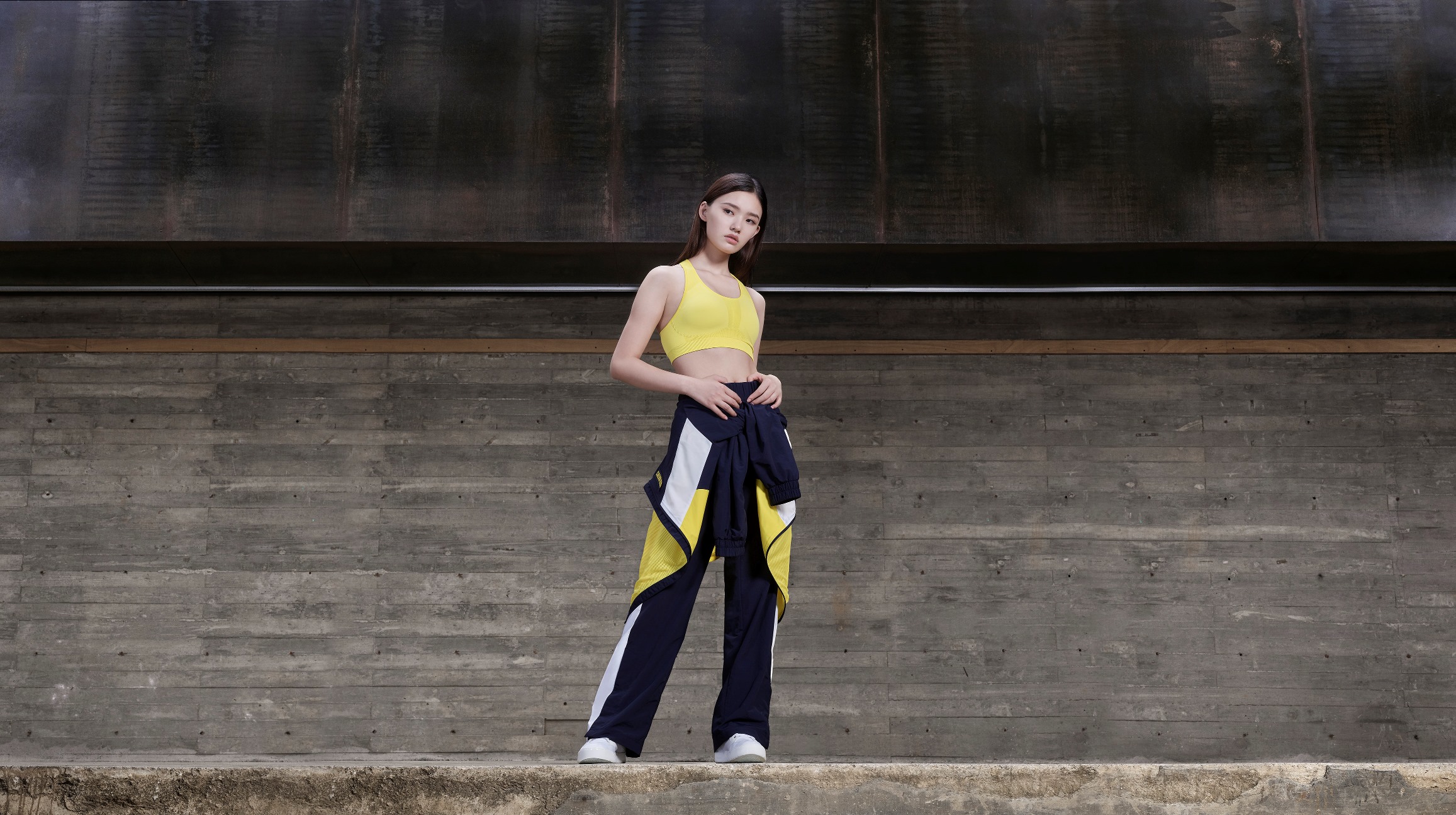 广告大片  亚太区广告大片由流行音乐人萧敬腾与演员林允共同演绎