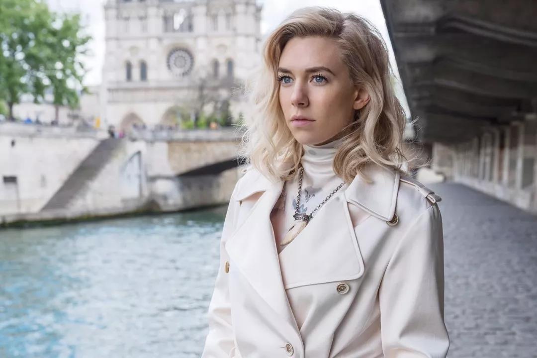 而这样的形象设计,则是参考了好莱坞著名的传奇女星lauren bacall