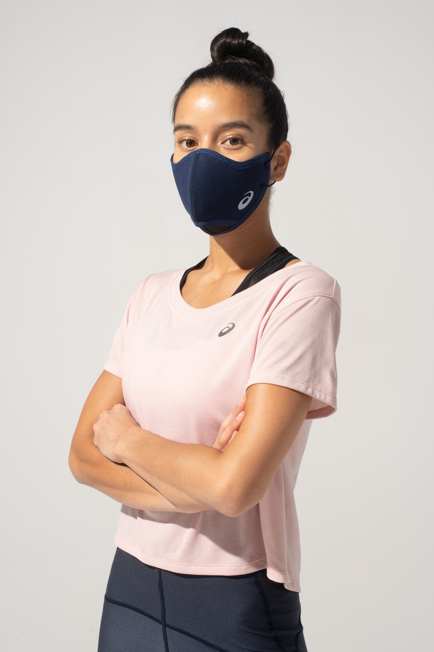 asics亚瑟士口罩与目前市面上主打透气材料的普通运动装备不同,asics