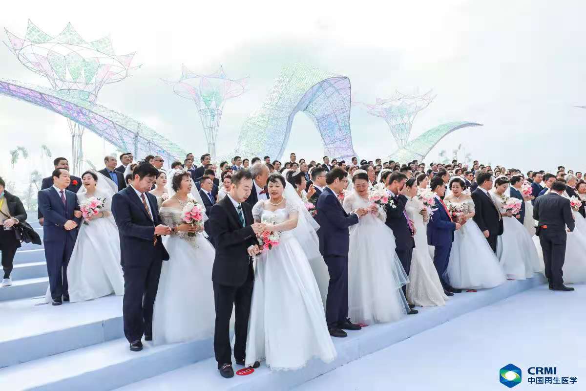 爱情为一代人补办的集体婚礼中国再生让爱飞翔世纪婚礼盛典在三亚举行