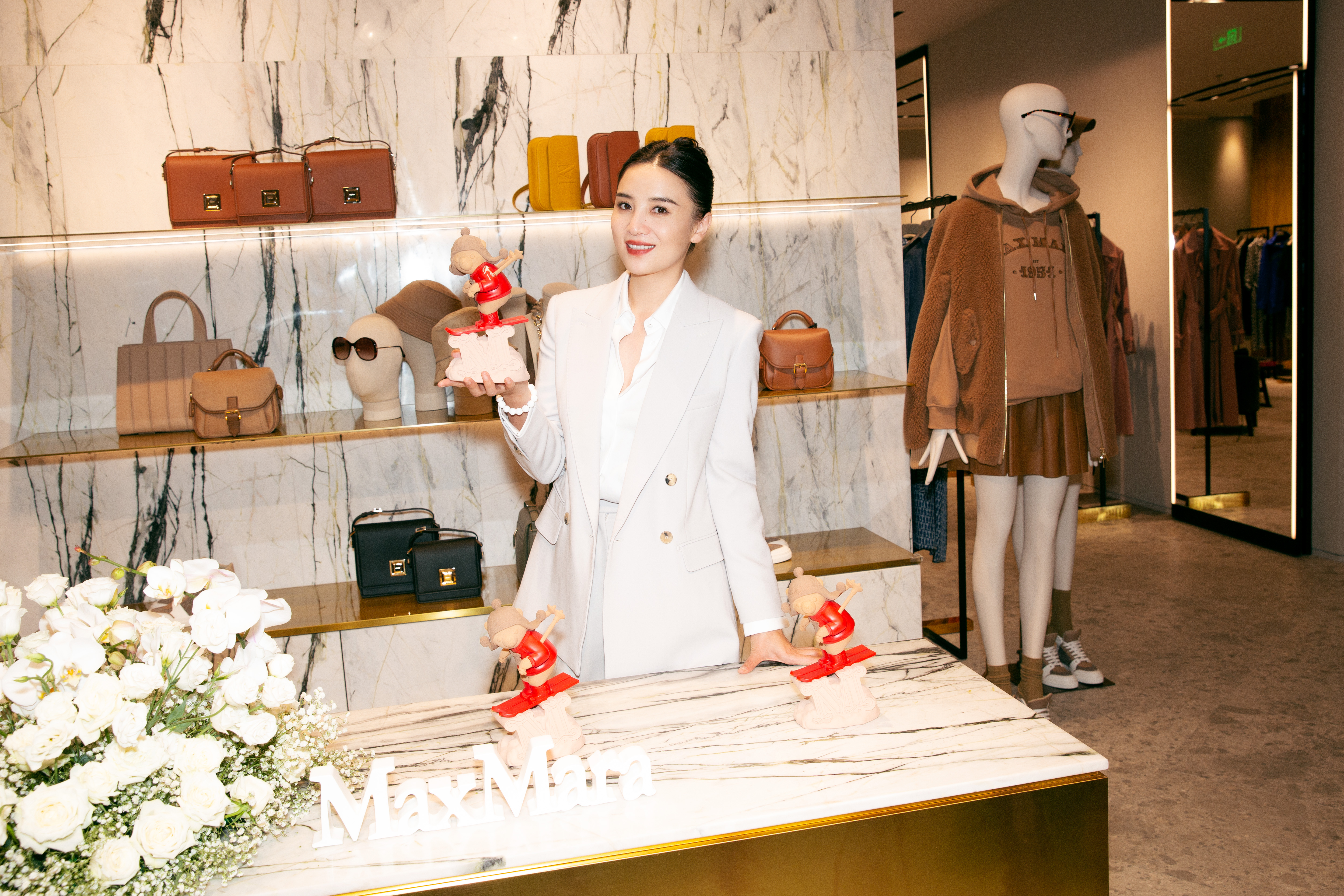 max mara 2022秋冬系列沈阳发布 宋佳现身流露出不羁的优雅感