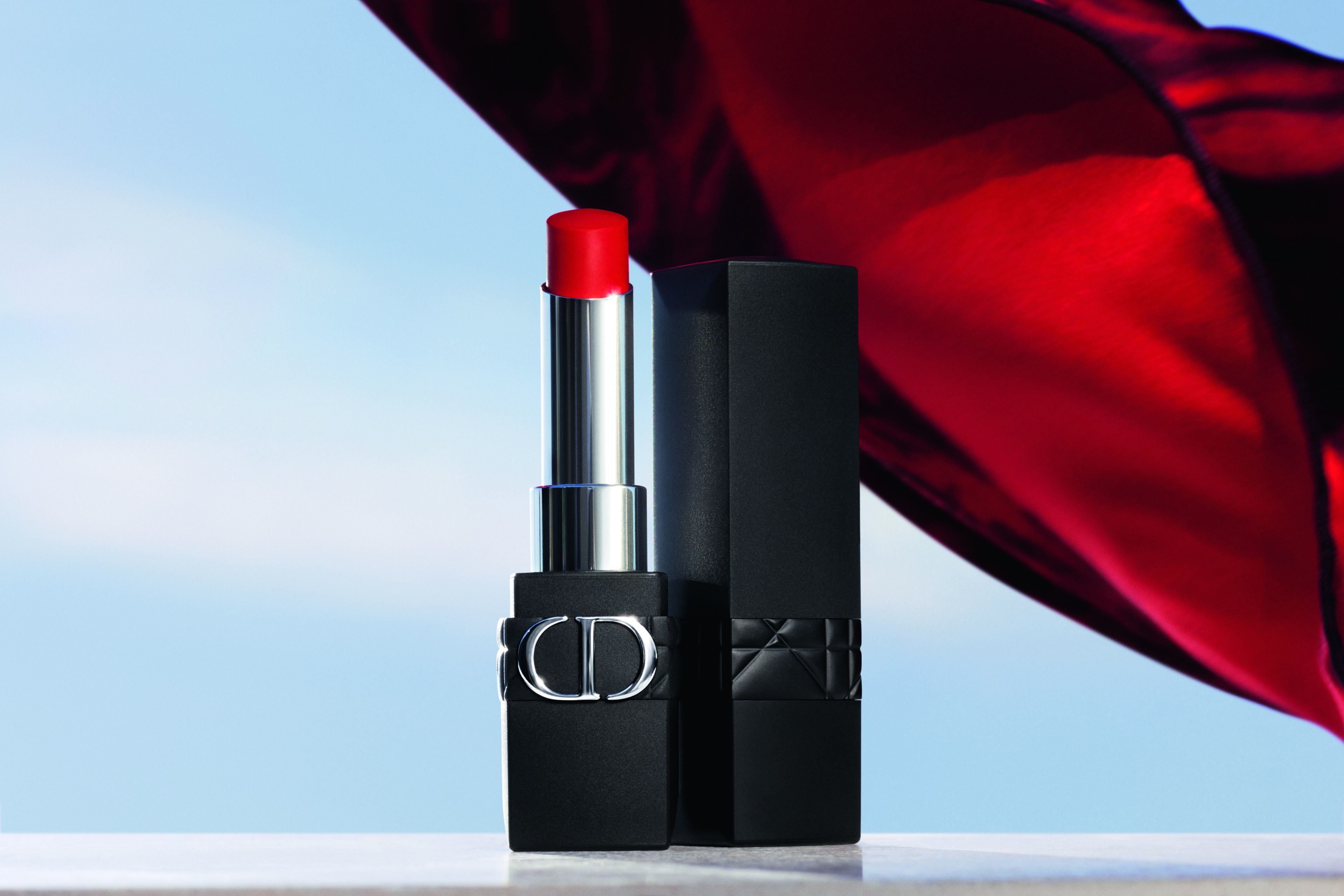 一支dior迪奥烈艳蓝金锁色唇膏,抹出彩妆新篇章