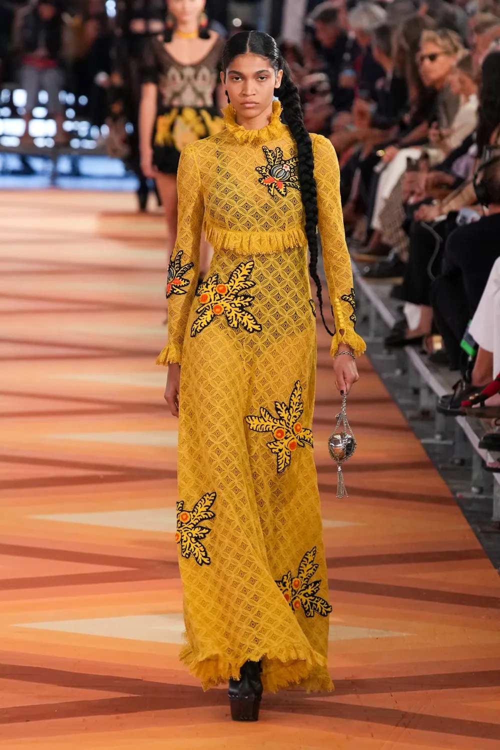 etro正式宣布marco de vincenzo先生担任品牌创意总监,负责etro女装