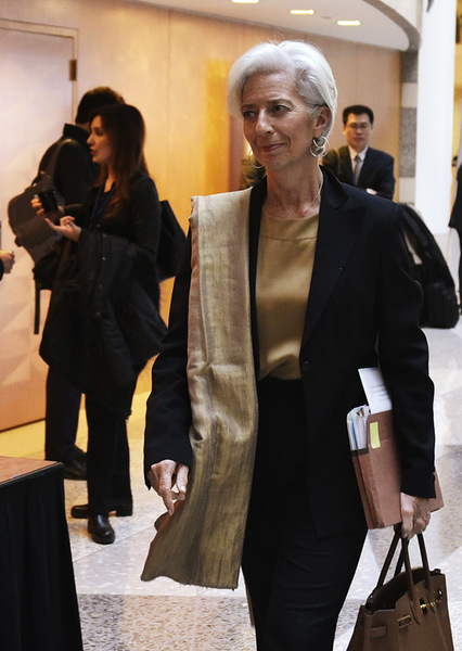 christine lagarde最爱用围巾