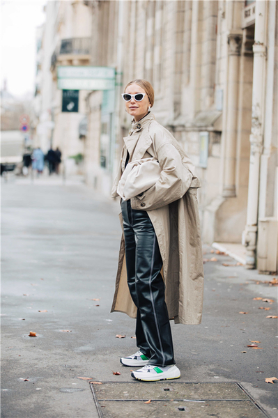 bottega veneta - 2019春夏系列the pouch手拿包街拍