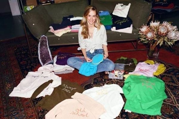 款的秋冬 这件毛衣让你美得不一样_潮流服饰_