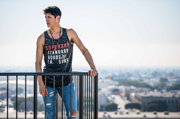 superdry「high summer」救你于水深火热之中,带你纵身跃入悠闲恬静的